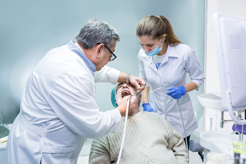 5 Early Signs You Should Visit a Dentist